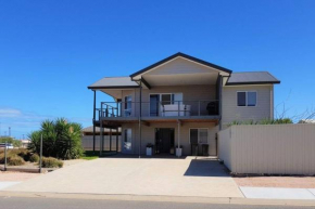 Agape Holiday Home with Pool table and Free Wifi, Wallaroo
